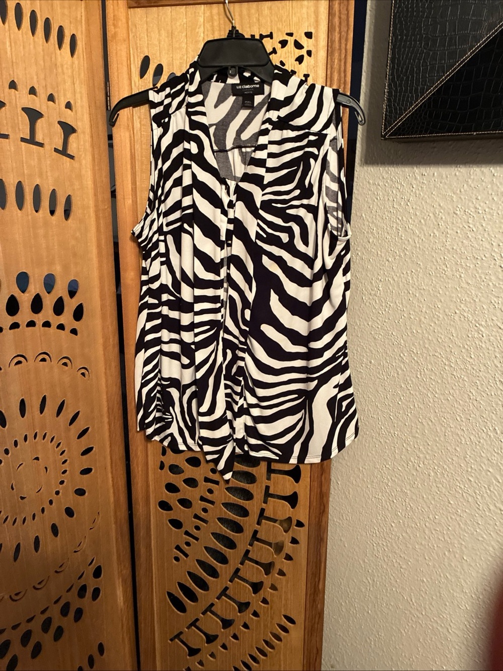 Liz Claiborne Black & White Zebra Print Sleeveless Top